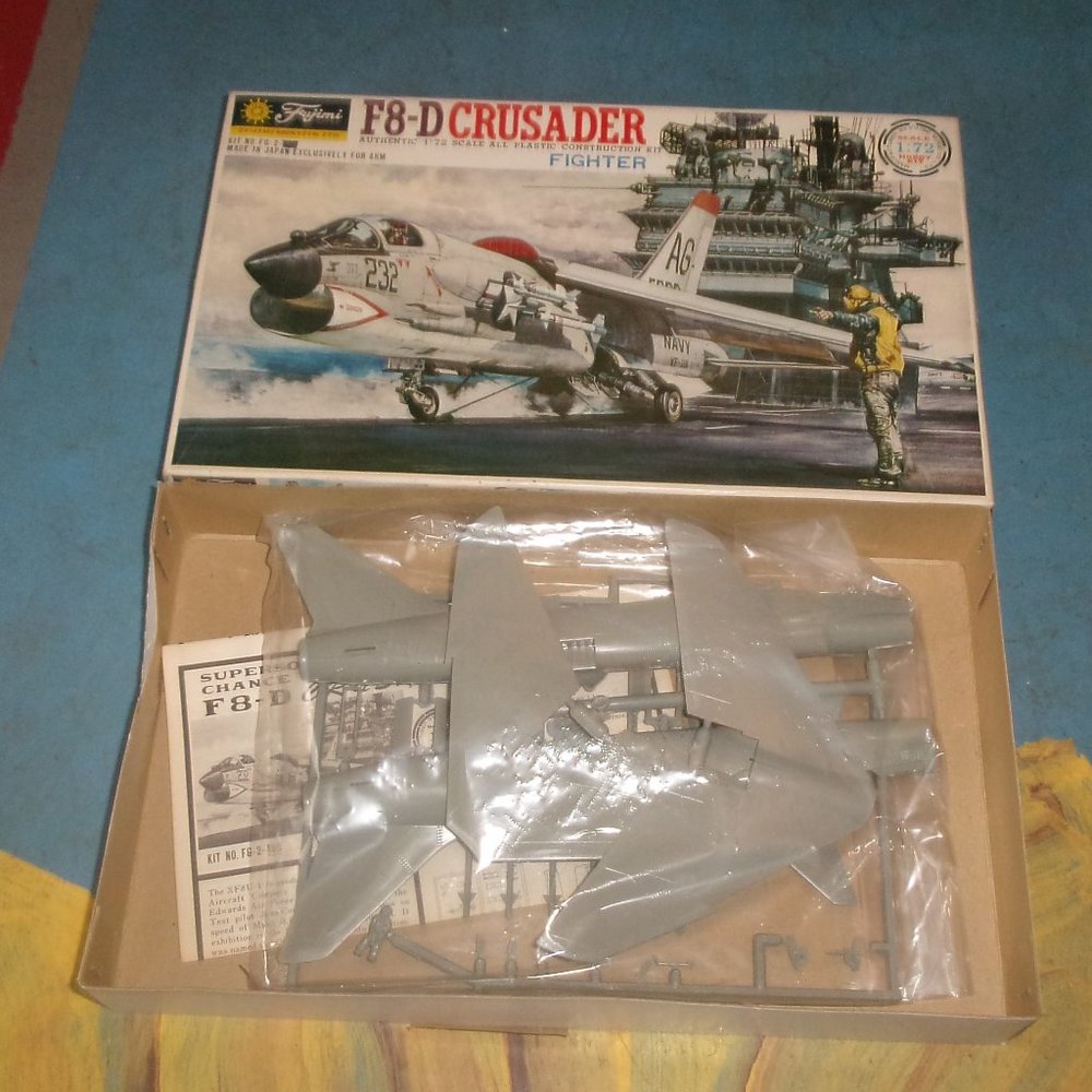 Fujimi model kit F8-D Crusader fighter sealed plane